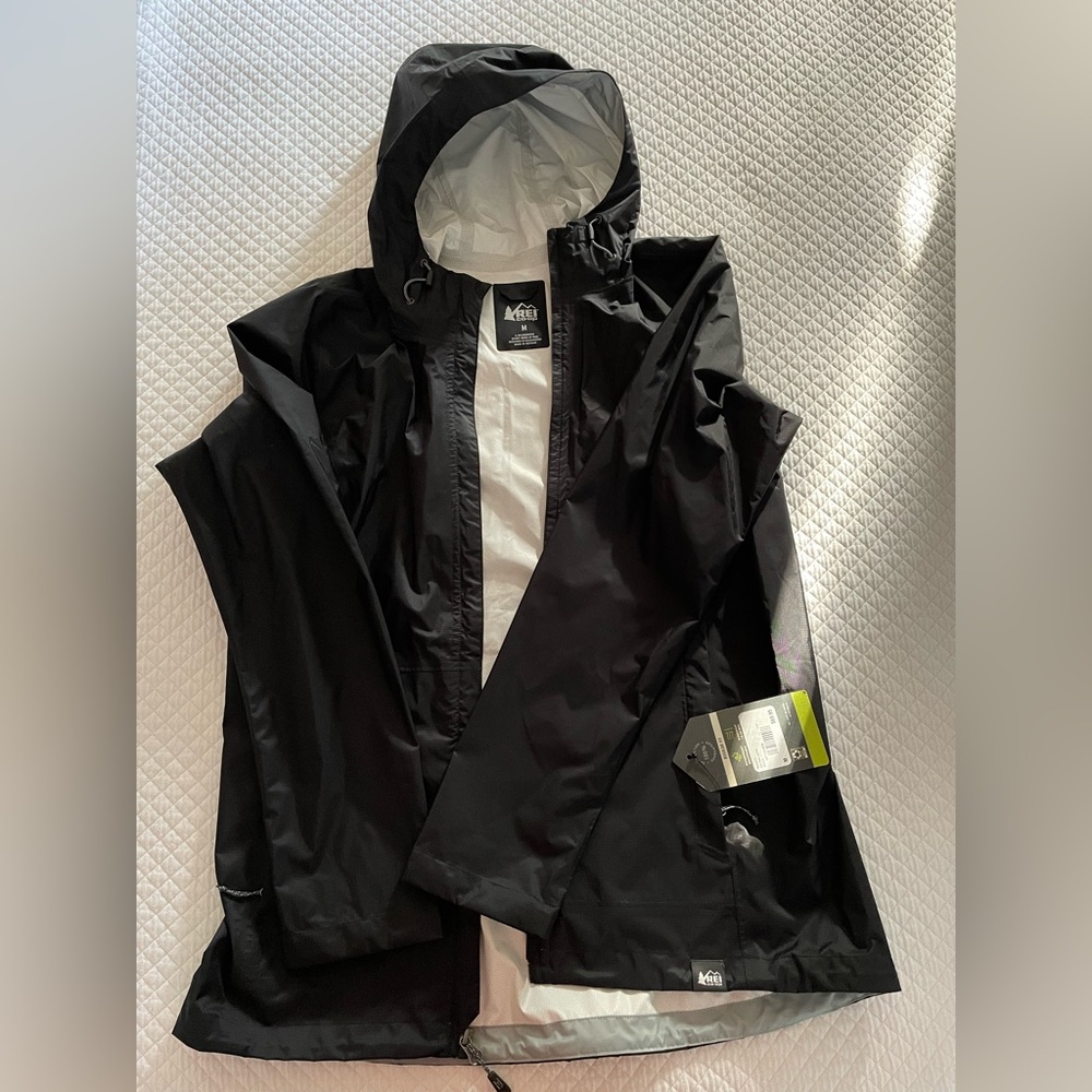 REI Co-Op Women’s Essential Rain Jacket (NWT)